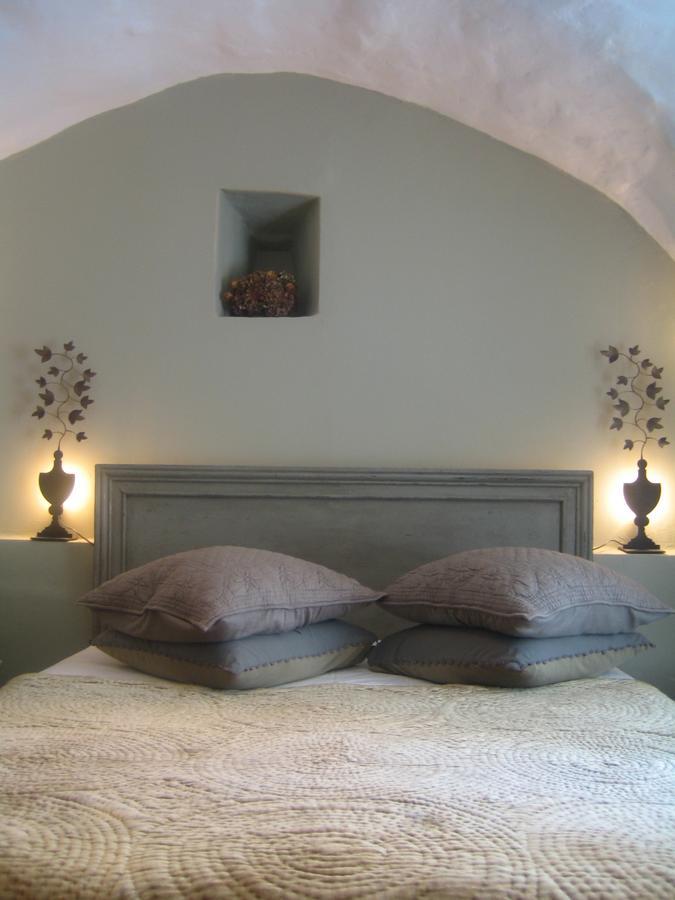 Les Vieux Murs Montfort  Room photo